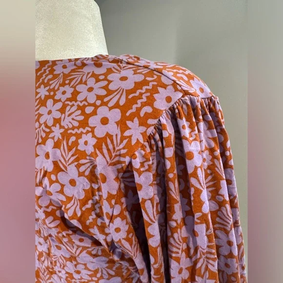 ASOS DESIGN Curve stretch wrap blouse with puff sleeves in retro floral print - Picture 8 of 9